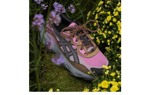 アシックス、廃棄シューズを再利用したスニーカー「NEOTIDE」を開発 循環型生産でCO₂排出削減に貢献の概要写真